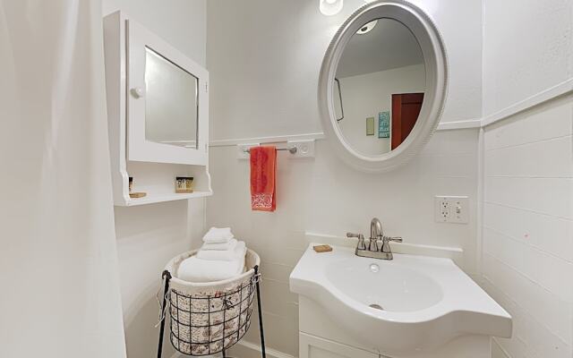 2BR Casa Travis Heights by RedAwning