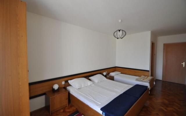 Pava - SA2 (2) in Vrbnik