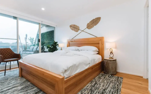 Lakeside 3-bed Apartment With Jacuzzi