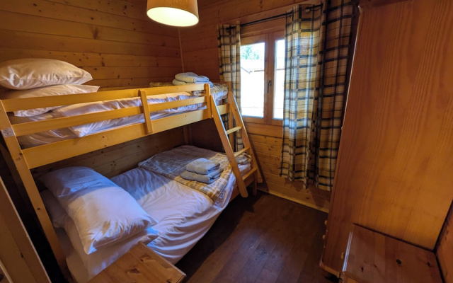 Rustic Lodge Retreat at Riverview Holiday Park