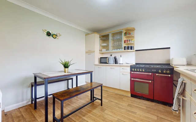 Entire 3 Bed Home in Basildon Sleeps up to 6