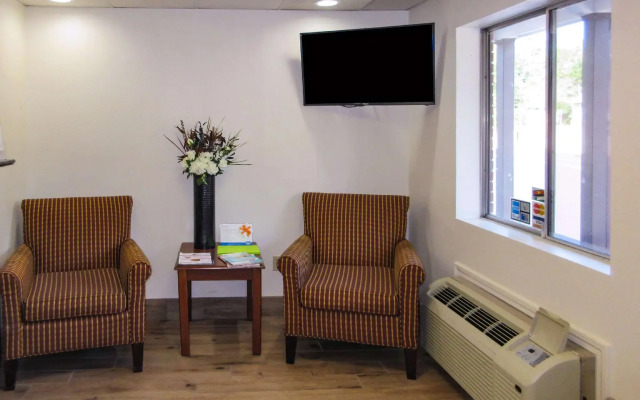 Red Roof Inn & Suites Swansea