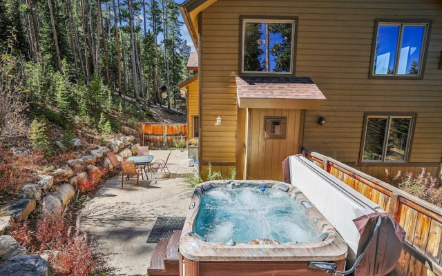 High Point Lodge 5 Bedroom Home by RedAwning