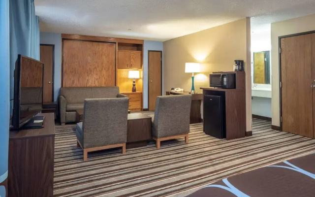 Super 8 Steubenville