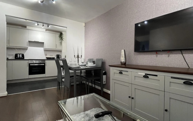 Modern Spacious Apartment in Private Grounds