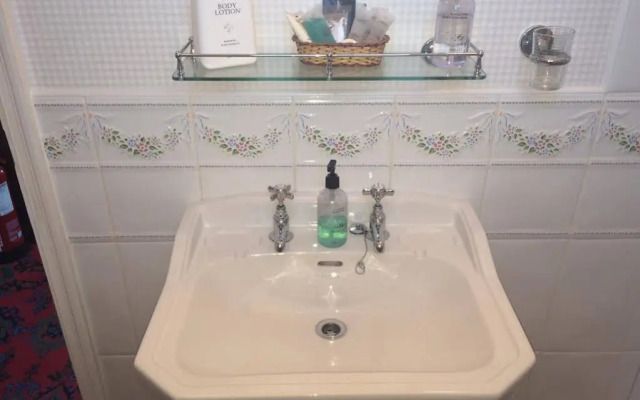 Hillcrest House Bed & Breakfast