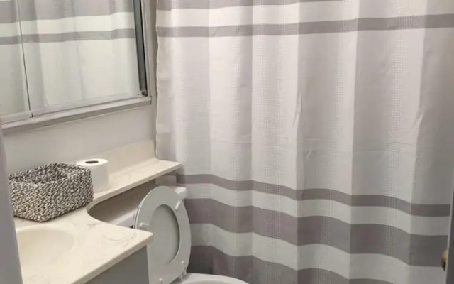 Dazzling Decent 1 Bedroom Apartment