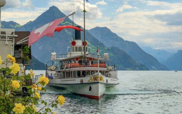 Seestern am See mit Motorboot Ennetb Rgen