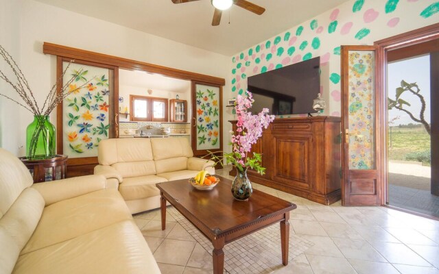 Beautiful Home in Menfi With Wifi and 3 Bedrooms