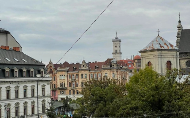 Metropolis apartment on Pekarska 2