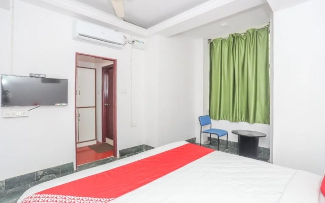 Town Hall Hotel by OYO Rooms