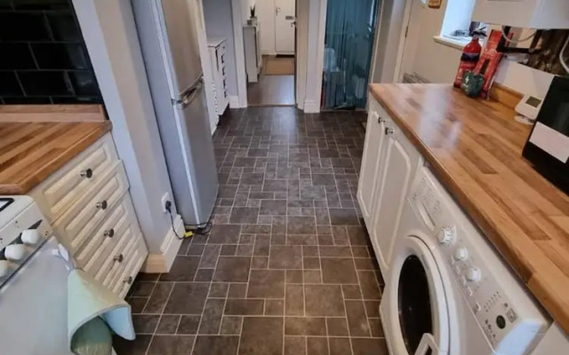 3 Bed Spacious House With Parking