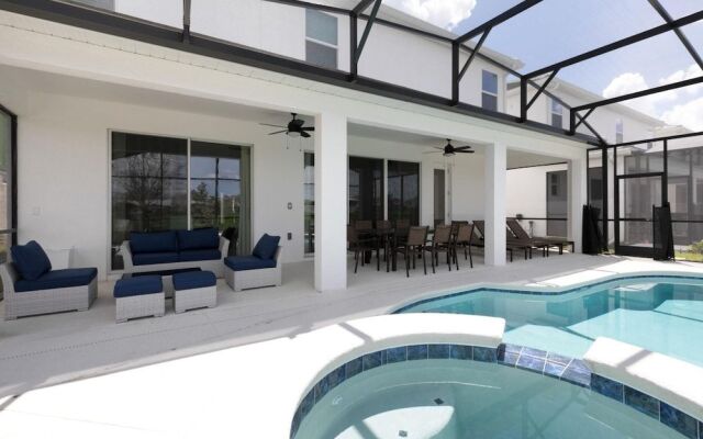 Stunning House With Private Pool