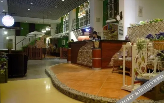Summer Hotel (Shangchuanfei Beach)