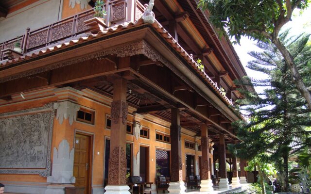 Super OYO 3261 Hotel Ratu