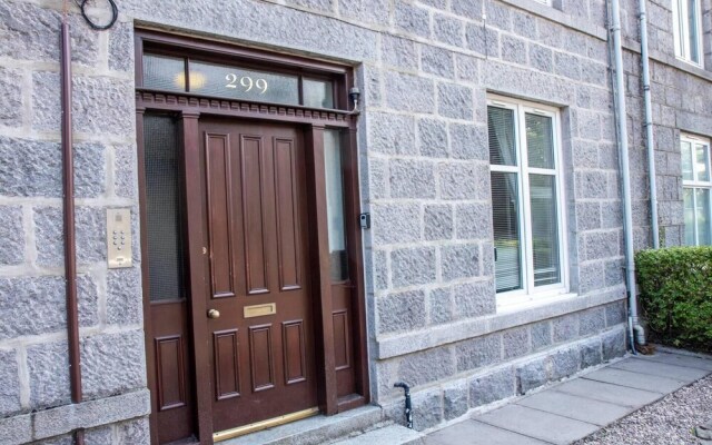 The Summit West End - 1BR Cosy Flat, Central, Wifi