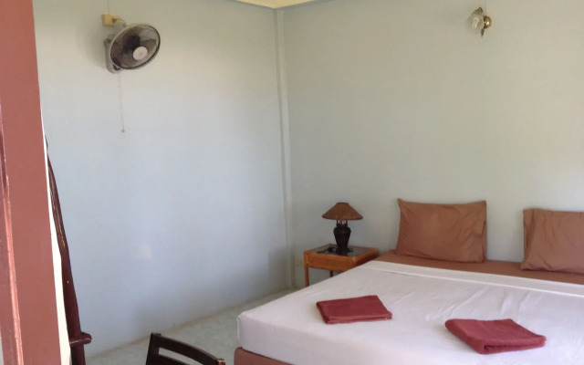 Good Days Lanta Beach Resort