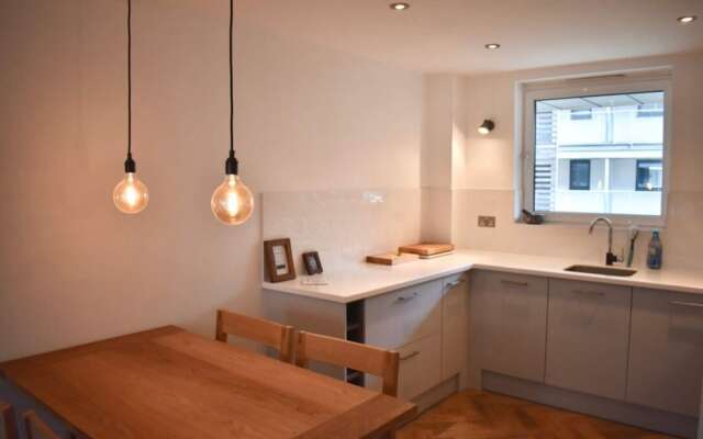 Stylish and Super-central 2 Bedroom Modern Apartment