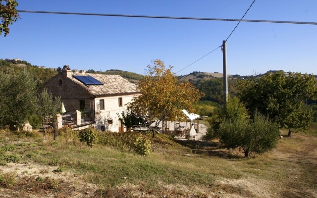 Charming 2-bed Apartment in Petritoli