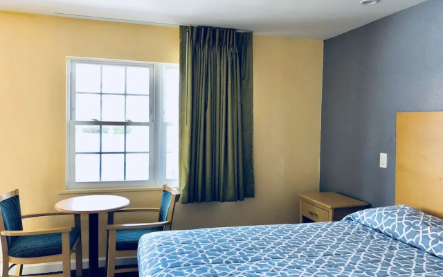 Chisholms Motor Inn