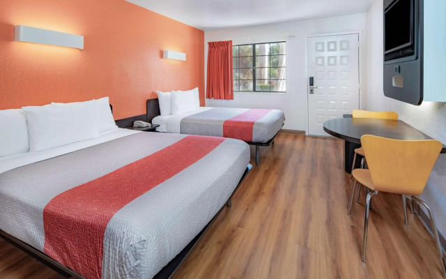 Motel 6 Thousand Oaks, CA