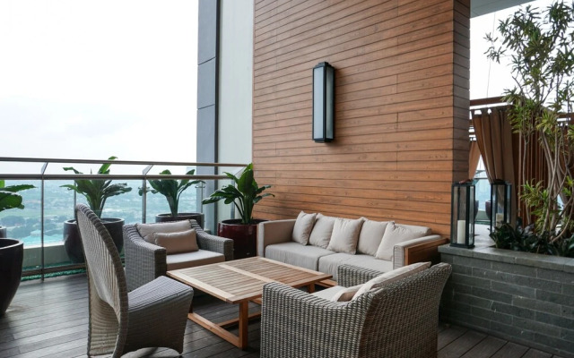 Modern 3BR Apartment at St. Moritz Residence