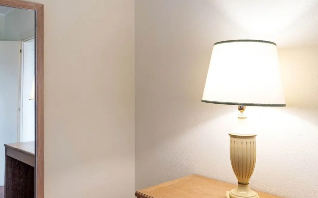 Spacious Apartment in Rancone With Lake View