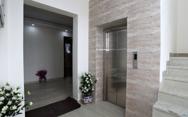 Oyo 9380 Near Artemis Hospital