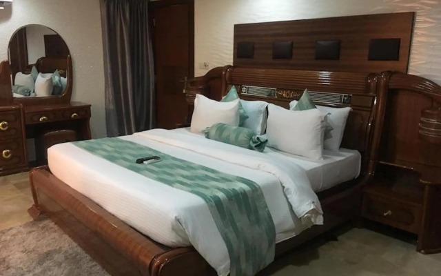 Cynergy Suites Royale