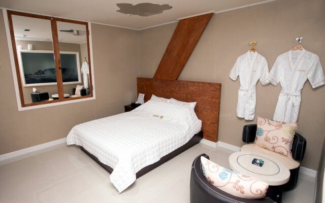 Hotel M