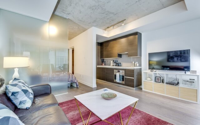 Stunning 1BR Suite in Popular King West