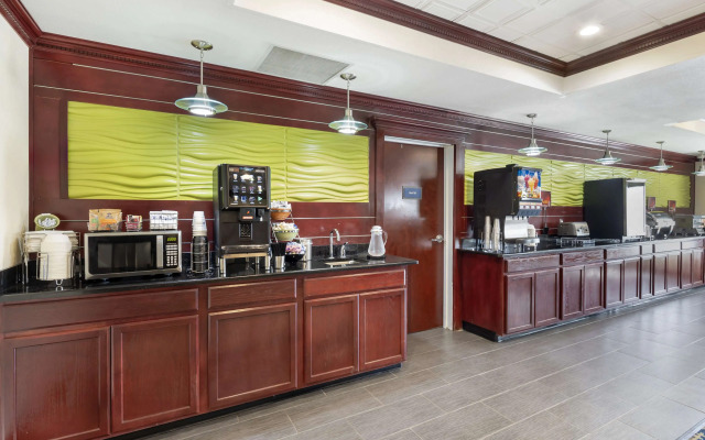 Best Western Plus Pratt