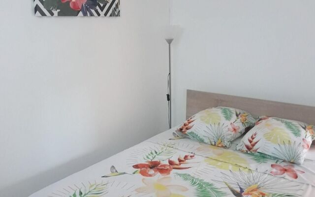 House with One Bedroom in Petit-Bourg, with Wonderful City View, Furnished Terrace And Wifi - 27 Km From the Beach