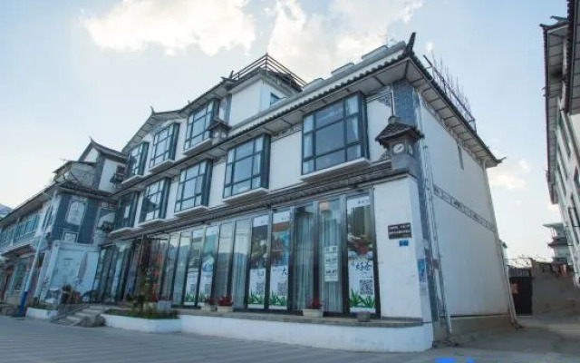 Yihai Courtyard Holiday Inn