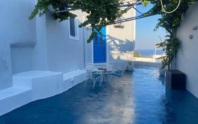 Santorita Suites