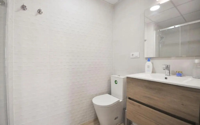 7th floor beachfront apartment with stunning views