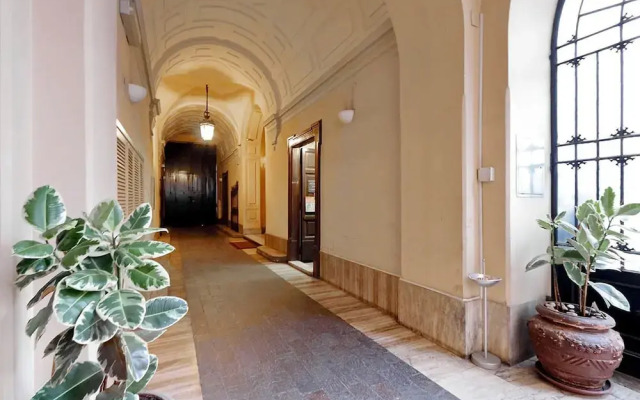 Piazza Mattei Elegant Apartment