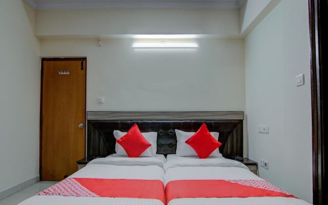OYO 16120 Balajee Classic Inn