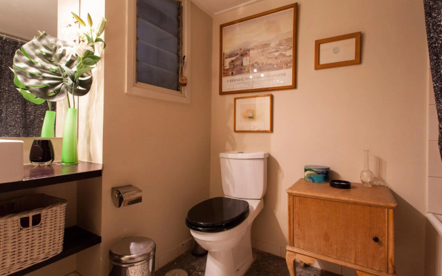 2 Bedroom Artist's Apartment - So Athens