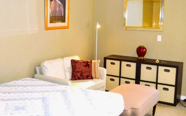 Cozy Nest Near UND Campus
