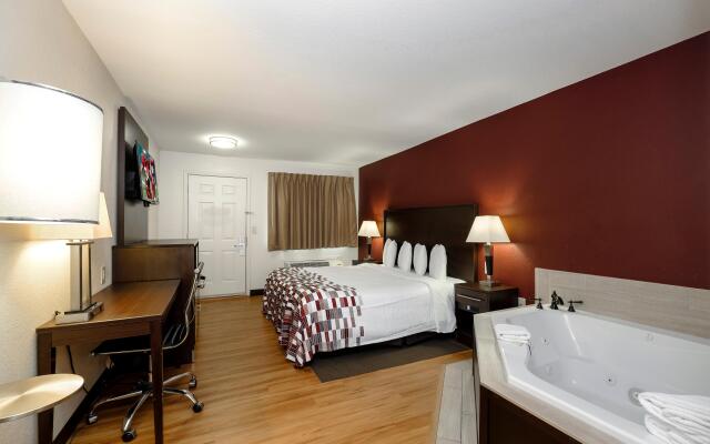 Super 8 by Wyndham Helen