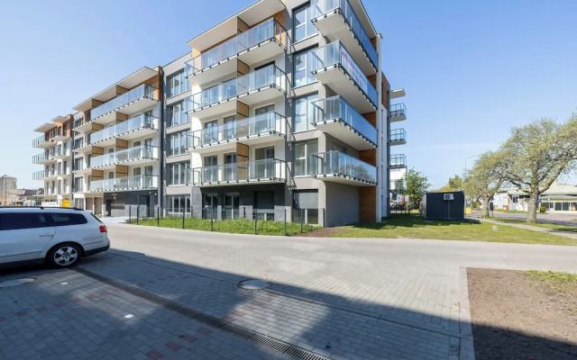 Apartment With Parking by Renters