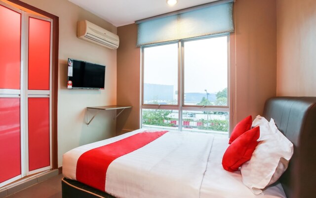 OYO 90282 Hotel Taj Seksyen 7