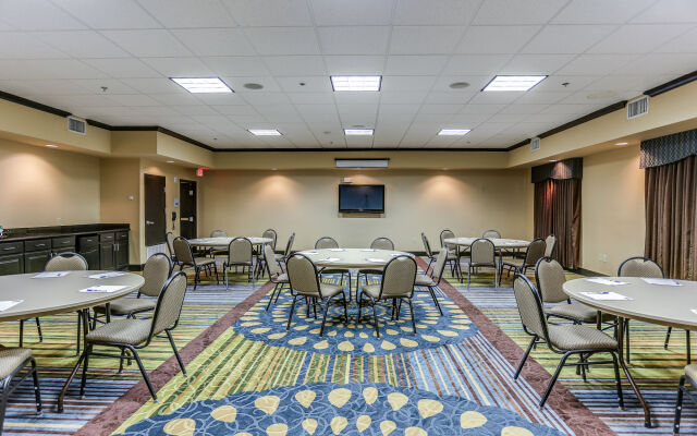 Holiday Inn Express Hotel & Suites Huntsville by IHG