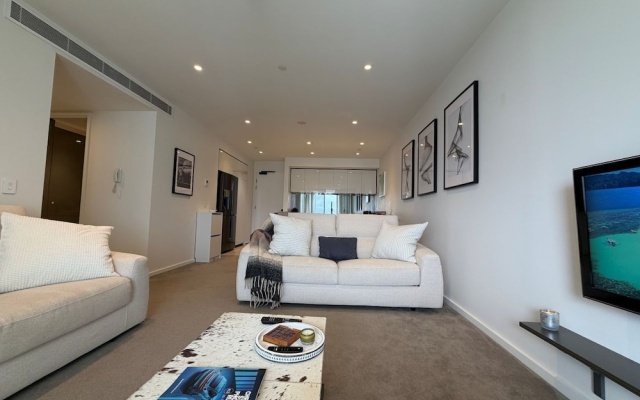 Coastal Luxe at Magnoli Palm Beach – Guest Rooms – Gold Coast