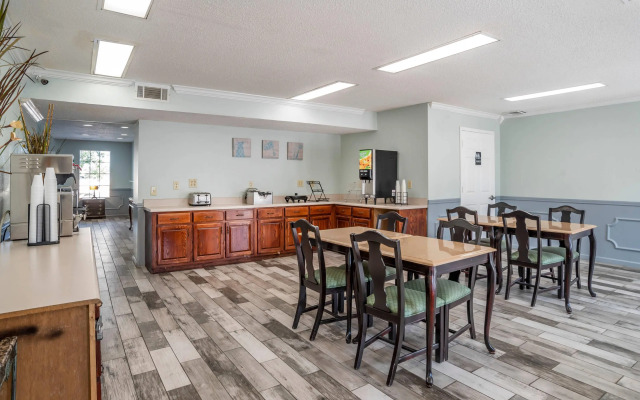 Econo Lodge Tupelo Barnes Crossing