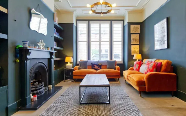 4 Bedroom House Barnes