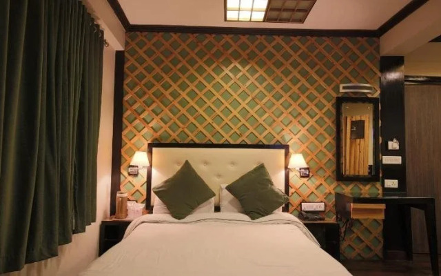 Hotel Dip Palace