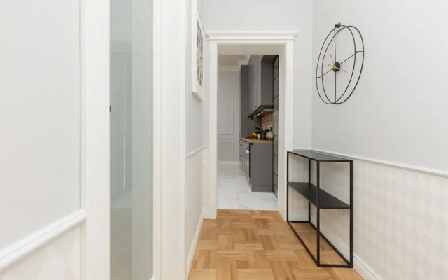 Warsaw 2 Bedrooms Apartment by Renters
