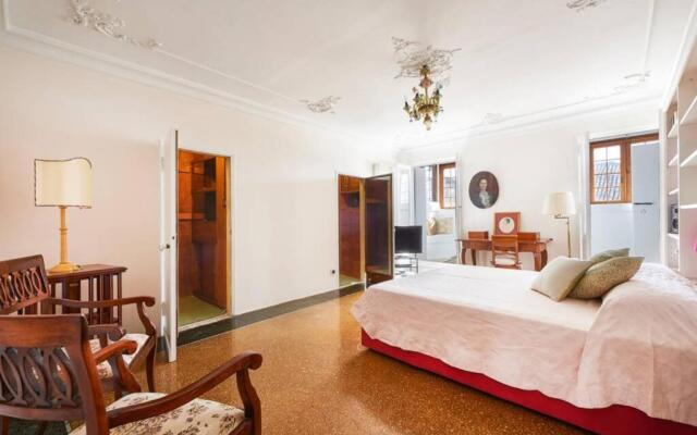 Ca' Fenice, charming apartment in San Marco, sleep 7